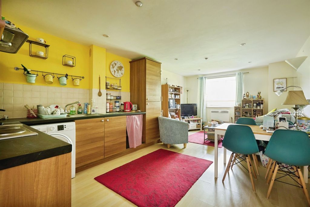 Property photo 2 of 7