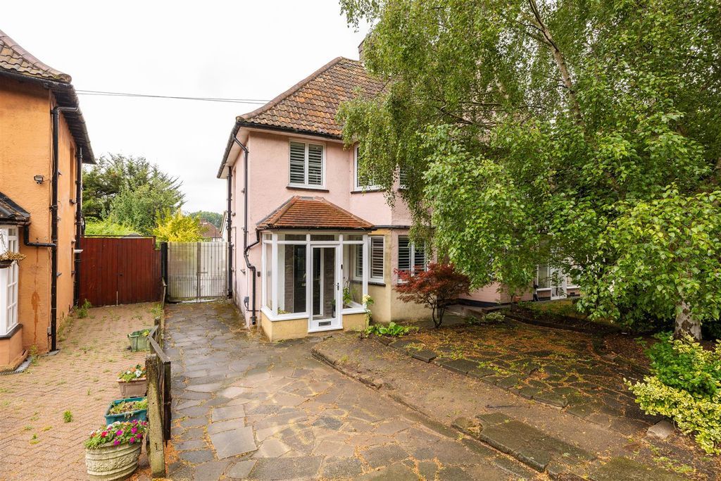 Property photo 1 of 42 Inks Green, E4