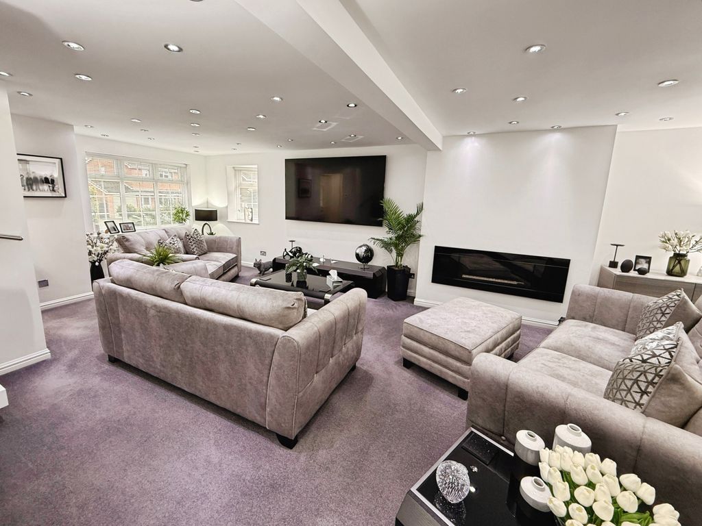 Property photo 3 of 24