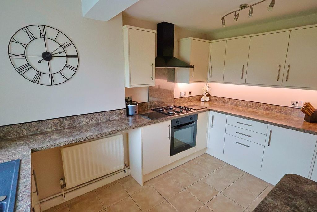 Property photo 2 of 14 Kitchen