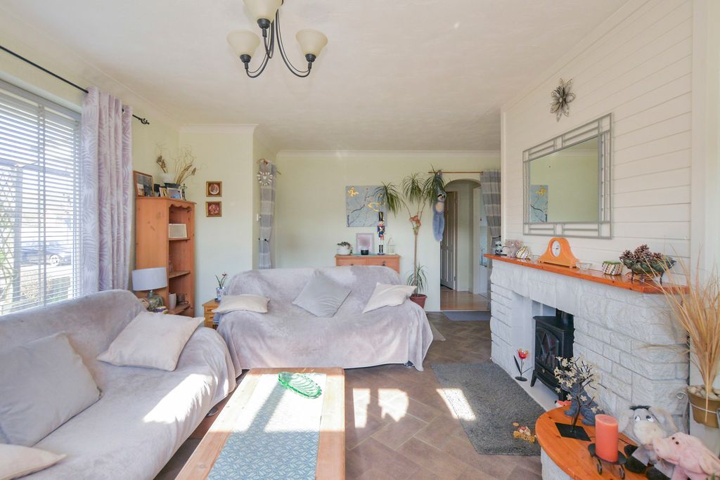 Property photo 2 of 20 Lounge