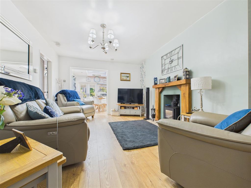 Property photo 3 of 16 Cam02453G0-Pr0123-Still009.Jpg