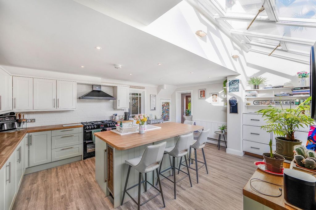 Property photo 2 of 21 Kitchen/Breakfast Room