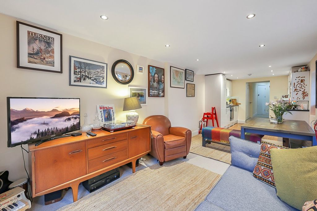 Property photo 3 of 8