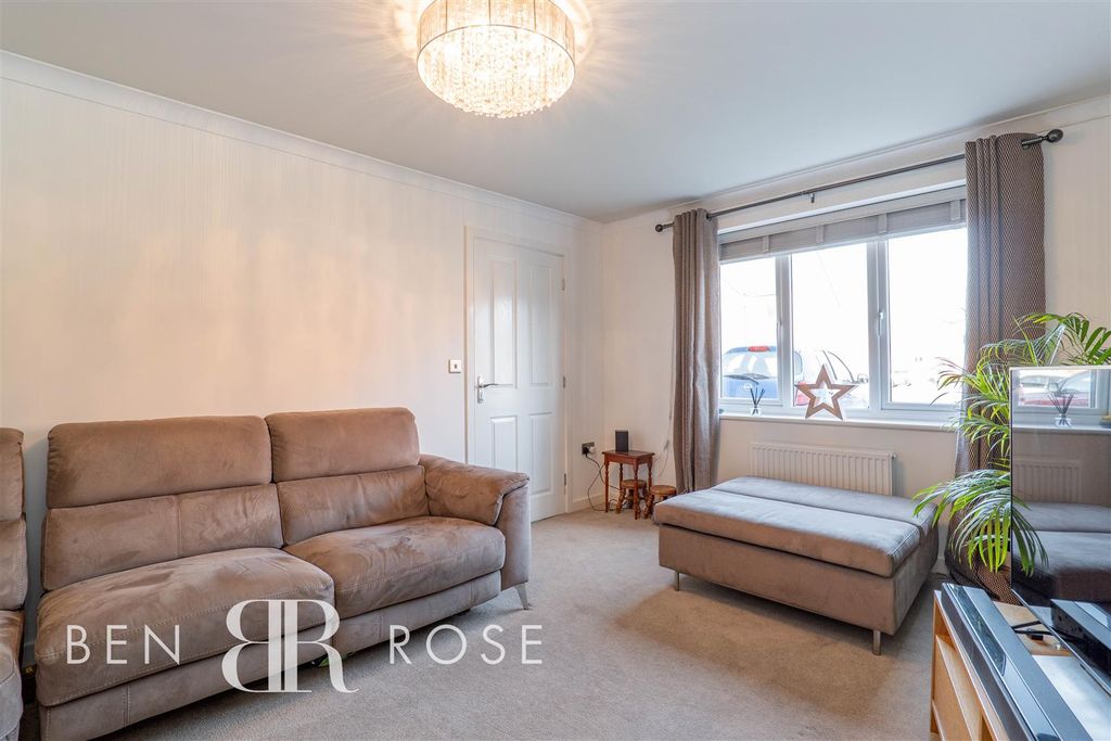 Property photo 2 of 26 Lounge