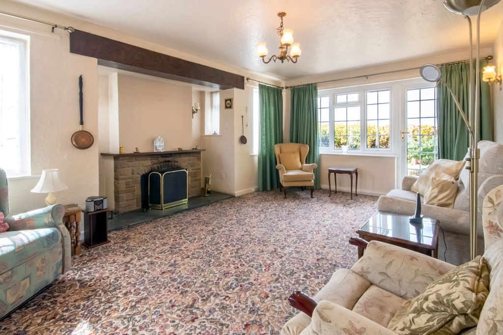 Property photo 2 of 18 Lounge-10