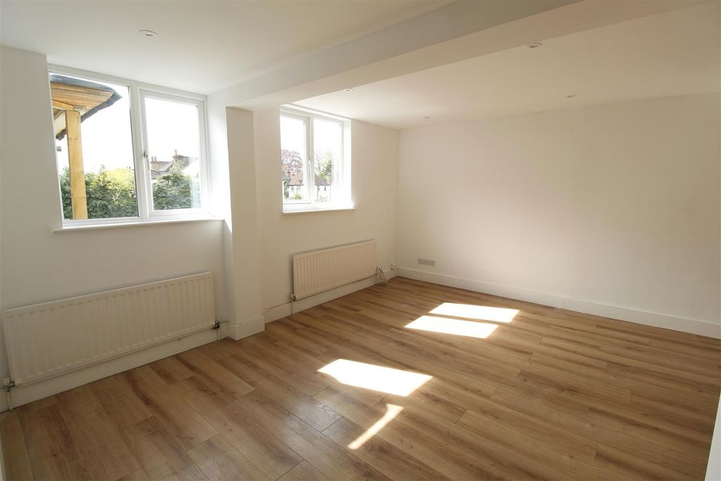 Property photo 2 of 9 Lounge.Jpg