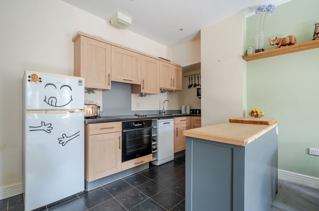 Property photo 3 of 10 1469509-7-6A1F0F3...