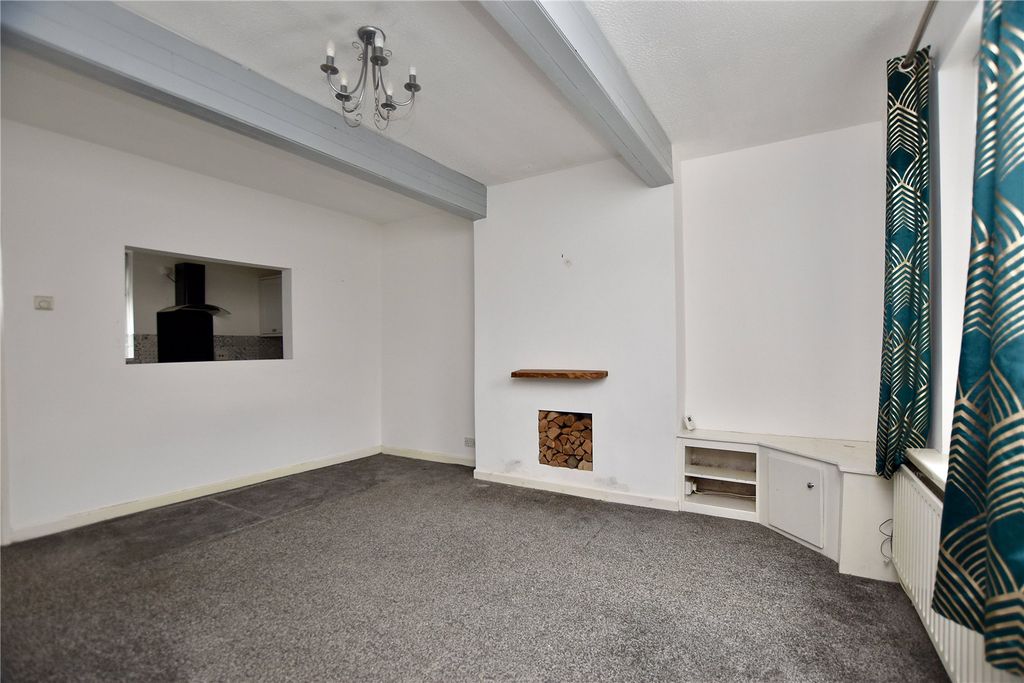 Property photo 2 of 15 Lounge