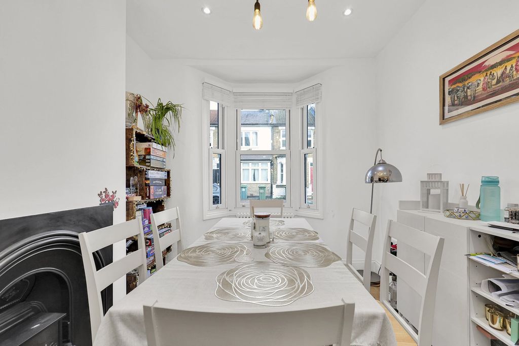 Property photo 2 of 28