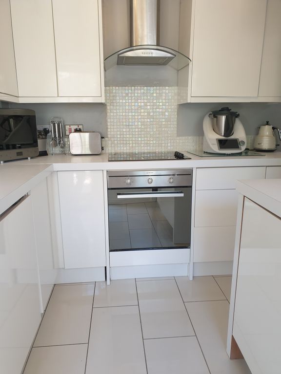2 bed shared accommodation to rentKing Edwards Road, Swansea SA1 photo 5
