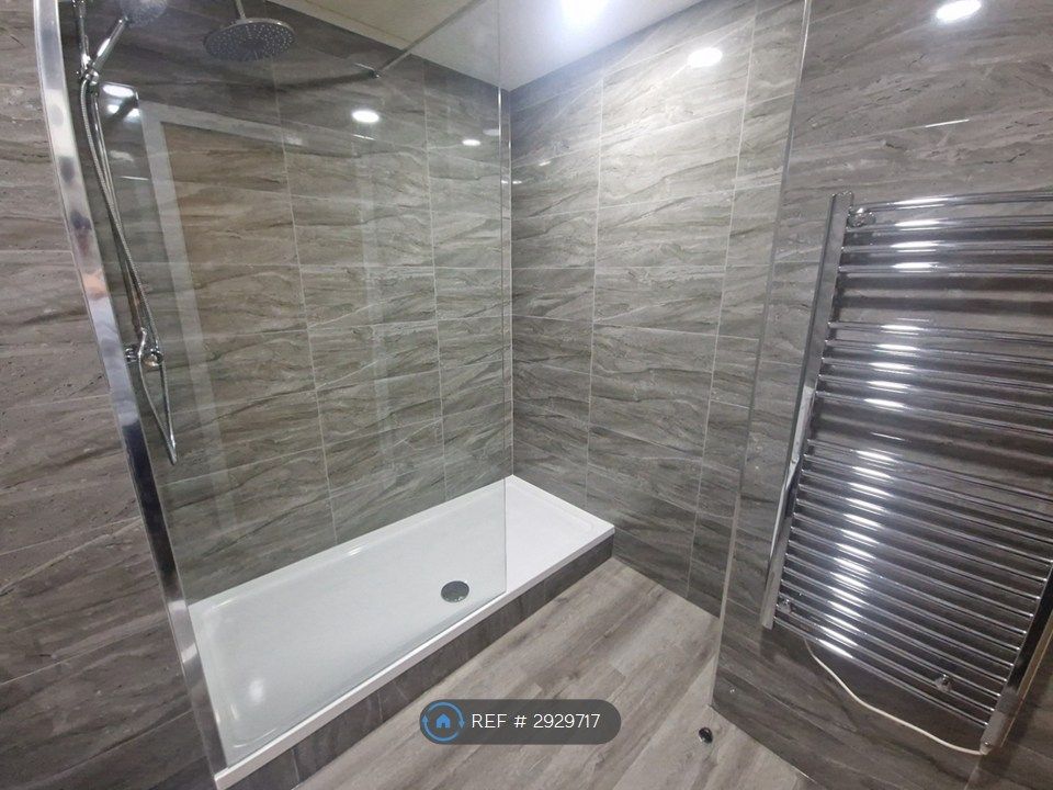 Property photo 3 of 11 Luxury Bathroom