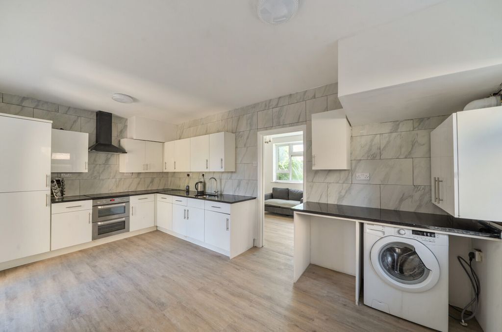 Property photo 2 of 23 1480504-7-6A35157...
