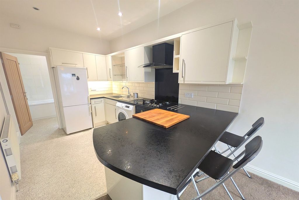 Property photo 3 of 6 Kitchen