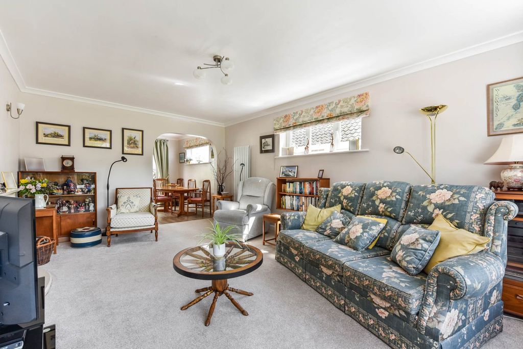 Property photo 2 of 25