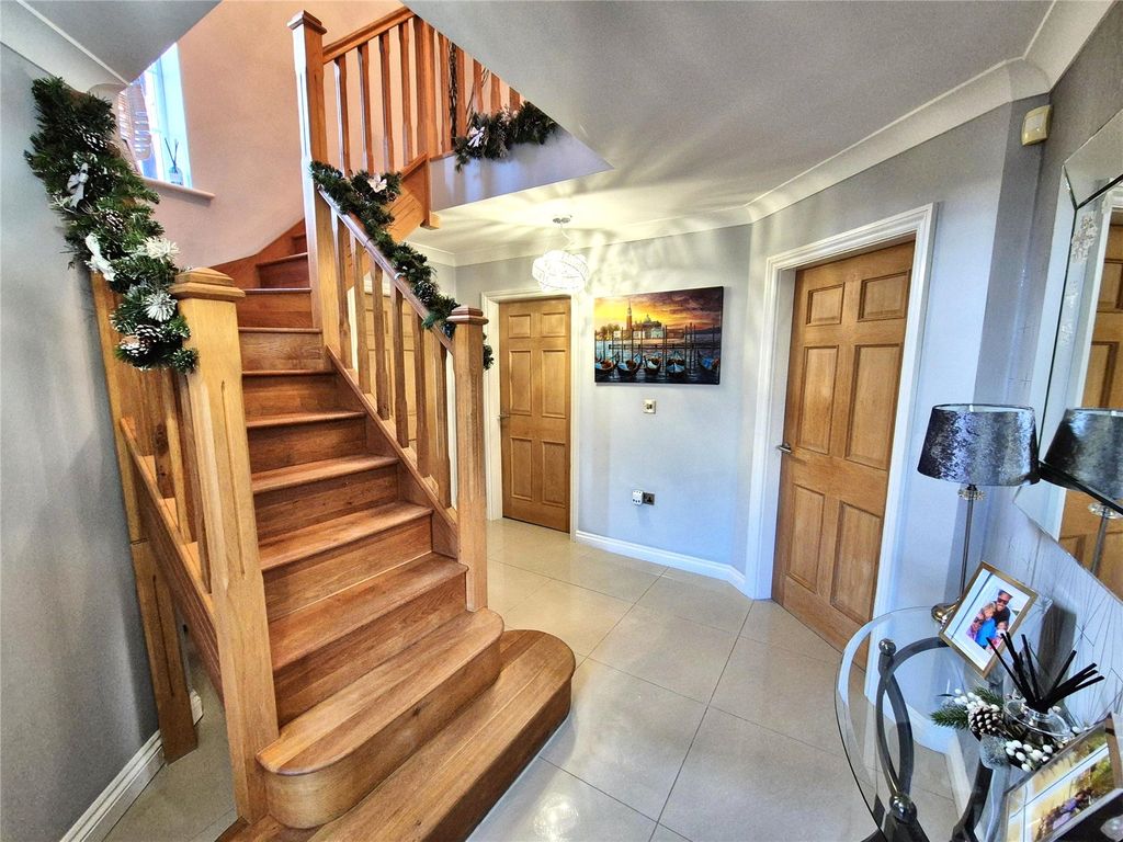 Property photo 2 of 32 Hallway