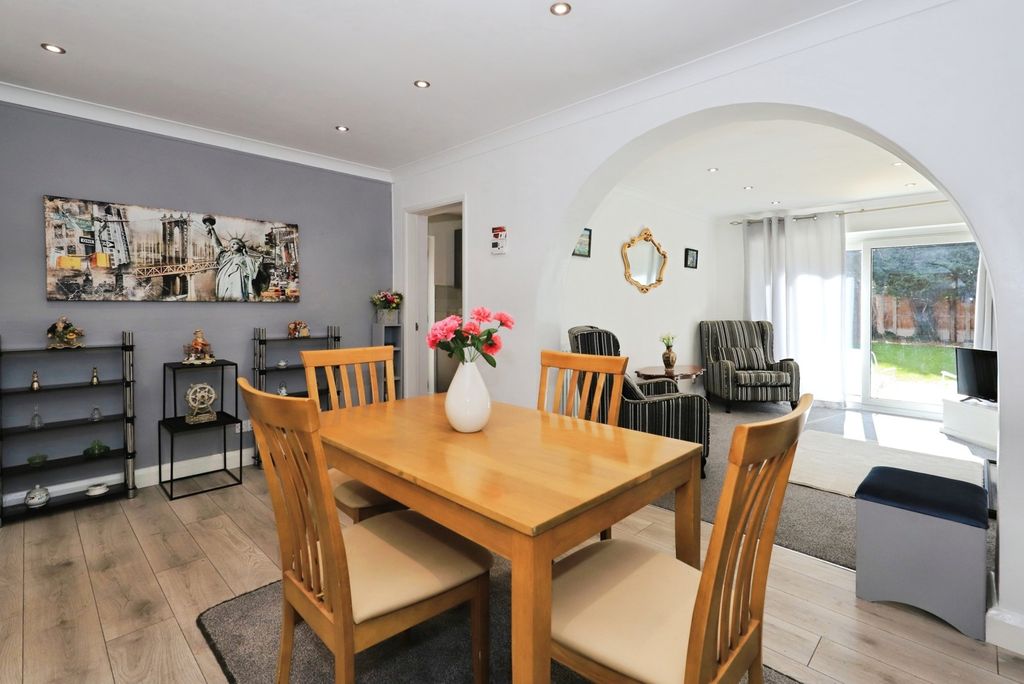 Property photo 3 of 26 Pbox-Img.Jpg