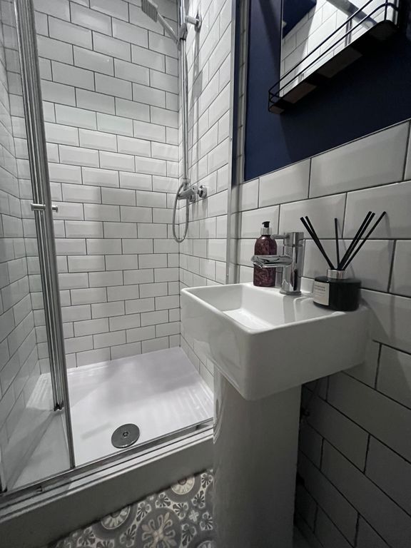 Property photo 1 of 10 Cover