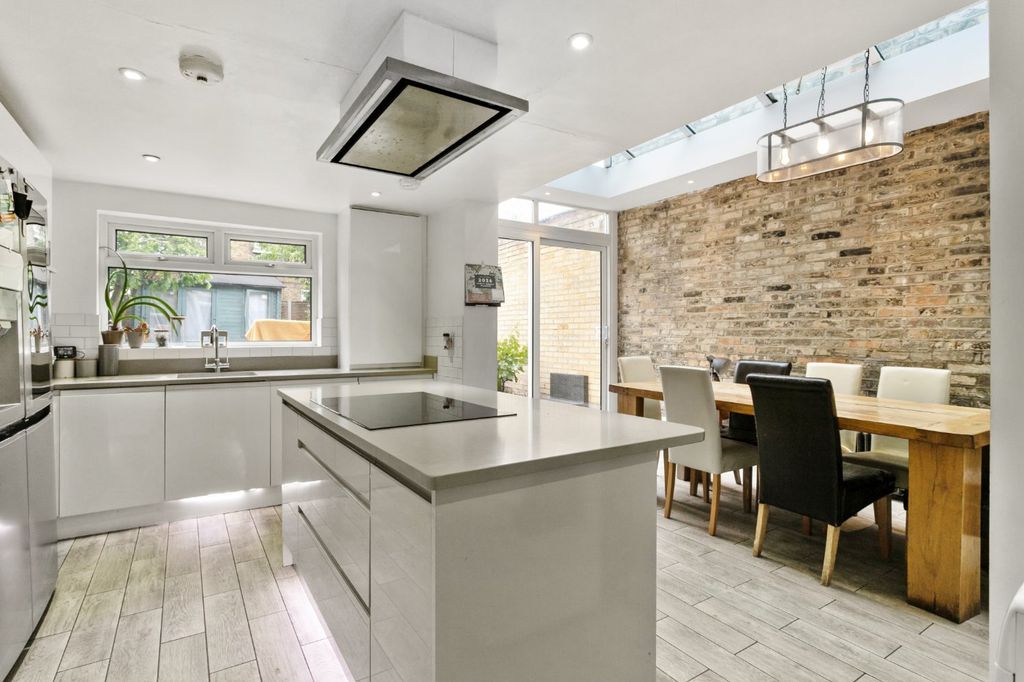 Property photo 1 of 18 Picture No. 05