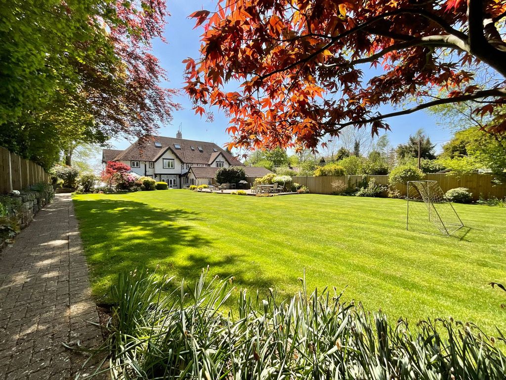 Property photo 3 of 34