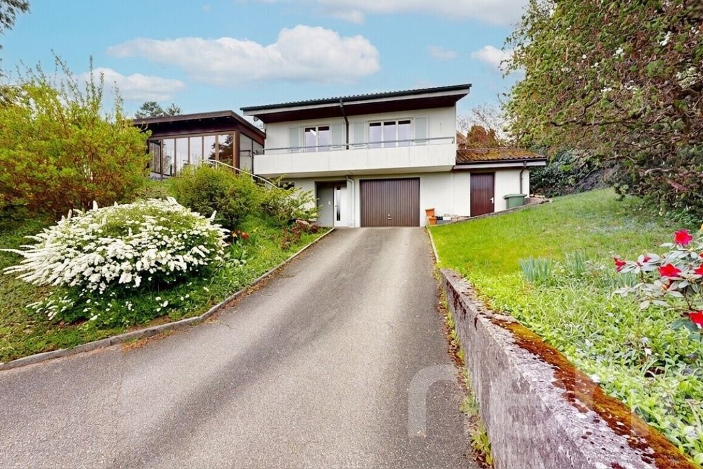 Property photo 3 of 12