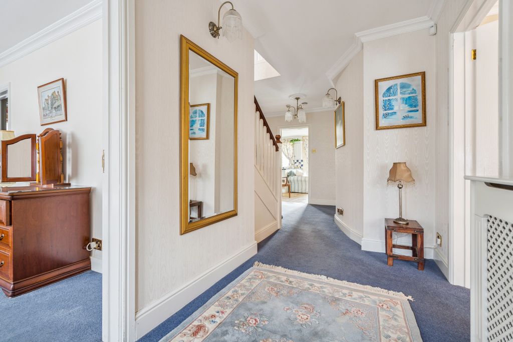 Property photo 2 of 21