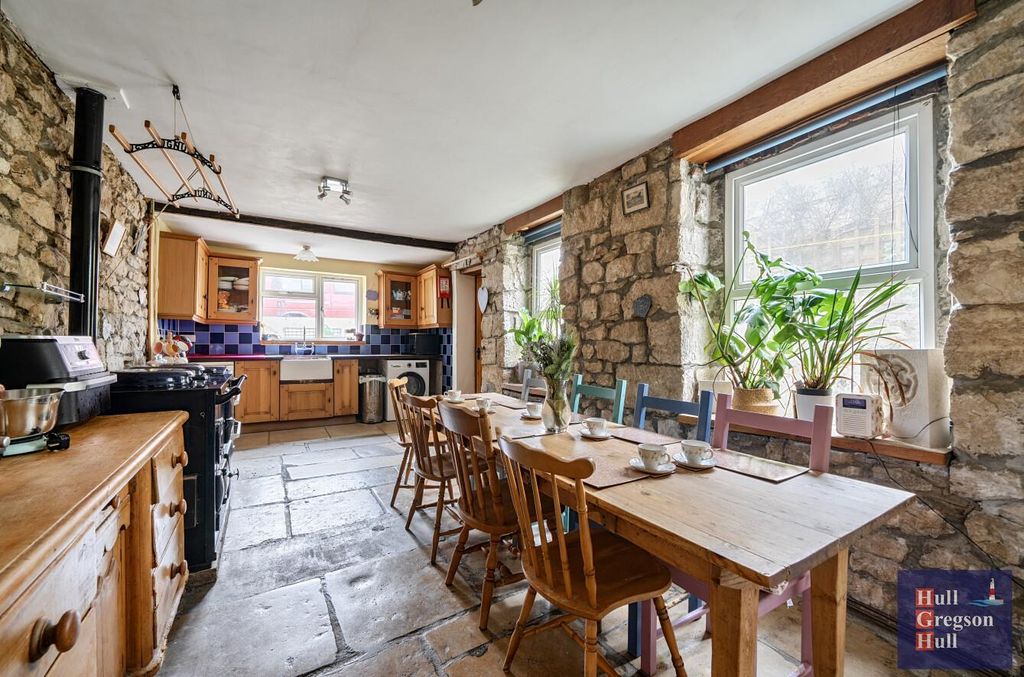 Property photo 2 of 19 8934Ea4B-cc4A-4Cb9-8d43-954E87Ffa088.Jpg