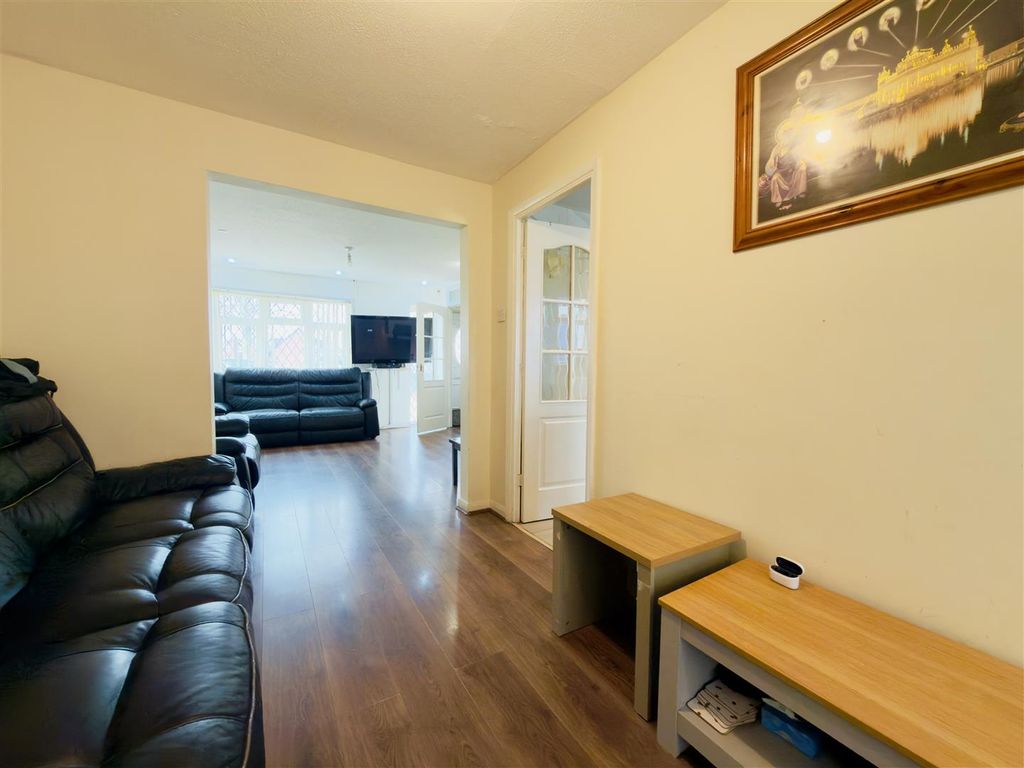 Property photo 3 of 22 Sitting Room