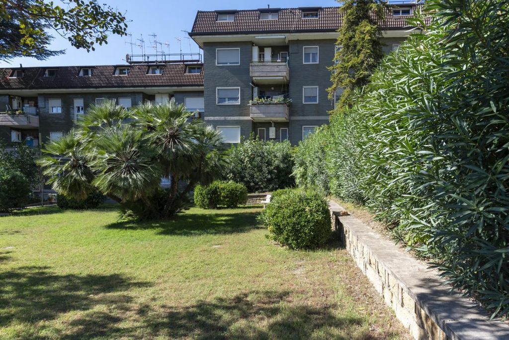 Property photo 2 of 35