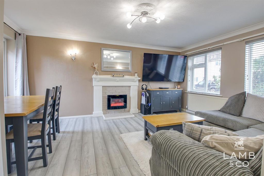 Property photo 2 of 11