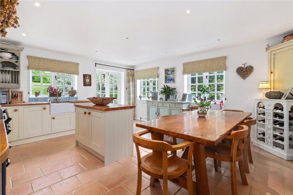 Property photo 3 of 18 Kitchen/Dining Room