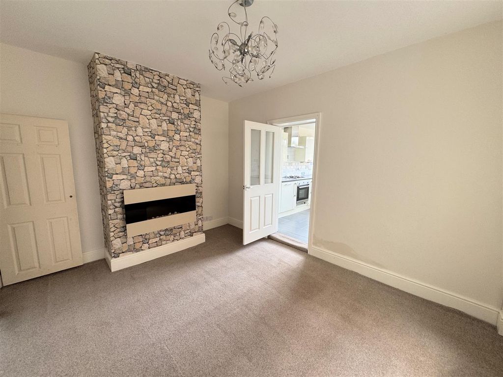Property photo 3 of 8 Dining Room