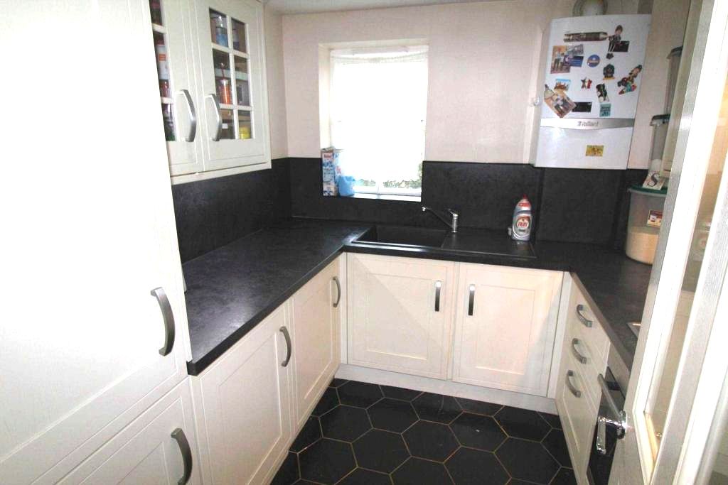 Property photo 3 of 10 Flat_Photo_5_Bright