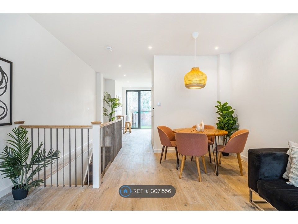 Property photo 2 of 15 Dining Area Through To Separate Kitchen