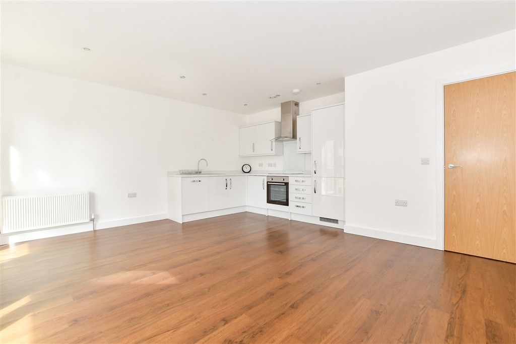 Property photo 1 of 9 Lounge/Kitchen