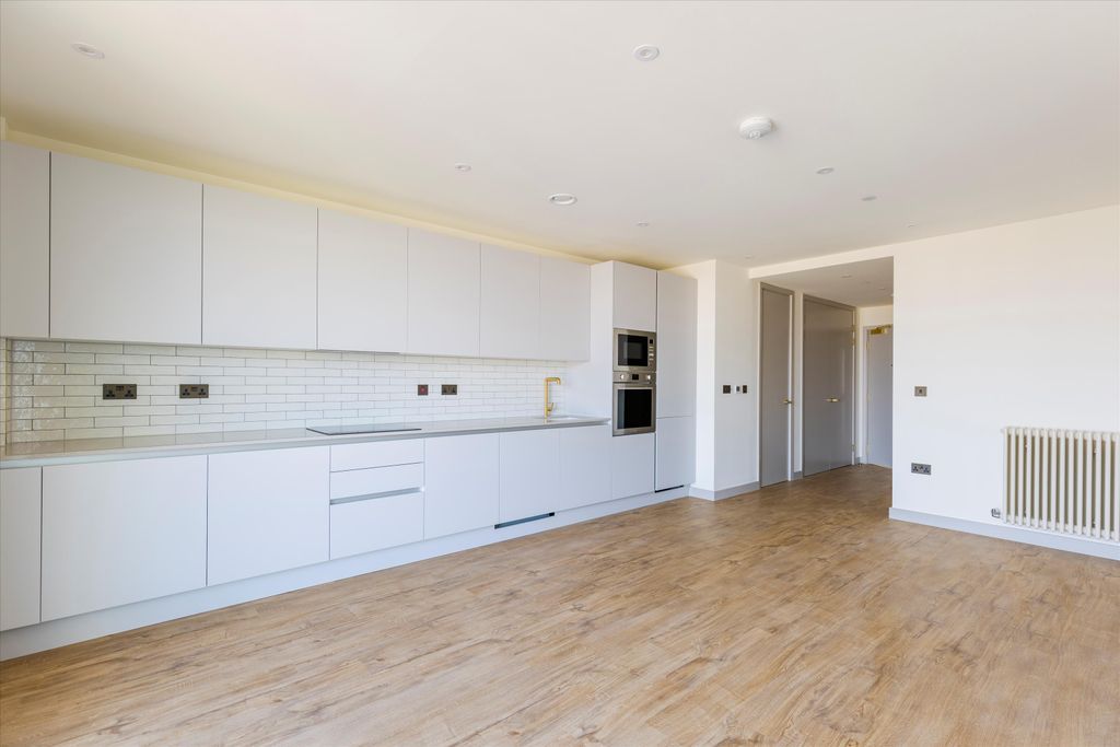 Property photo 2 of 20 Image