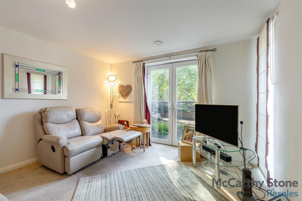 Property photo 2 of 14 8645243-Interior19.Jpg