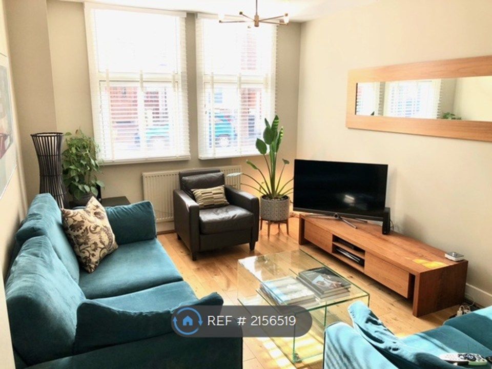 Property photo 3 of 10 Lounge Or Bedroom 3