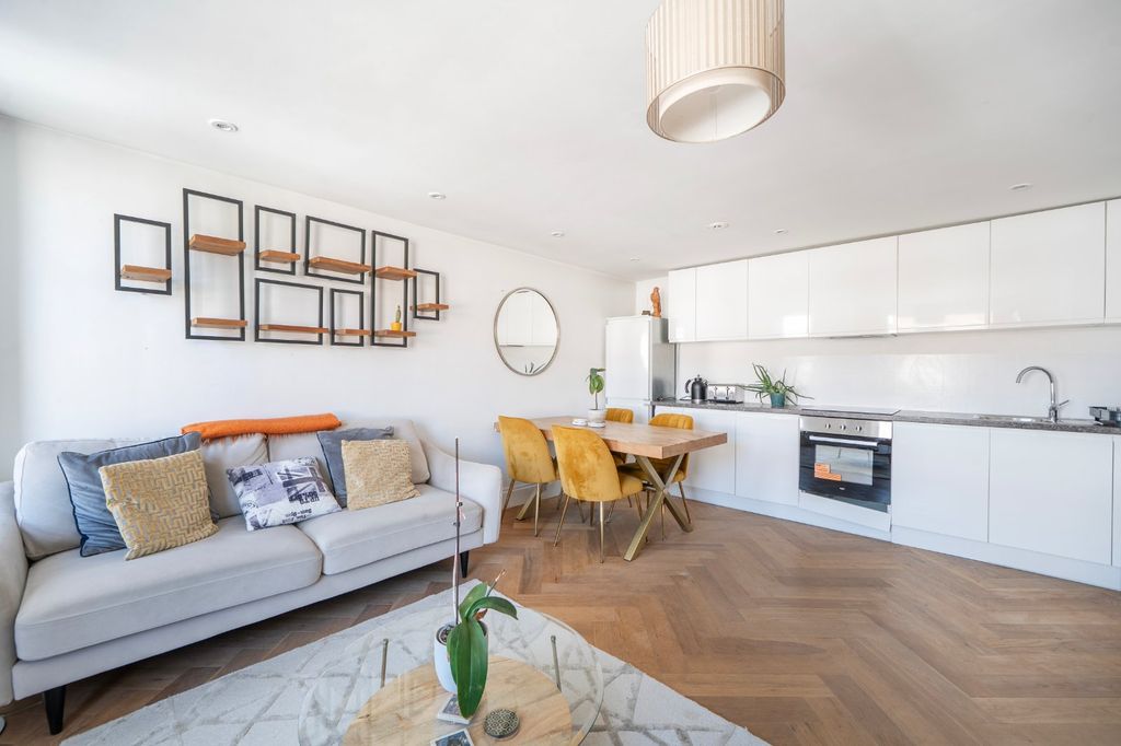 Property photo 2 of 13 Living Space