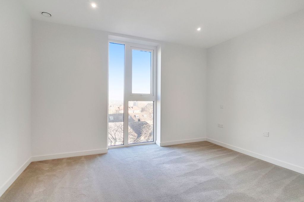 Property photo 3 of 20 10_Bedroom_5