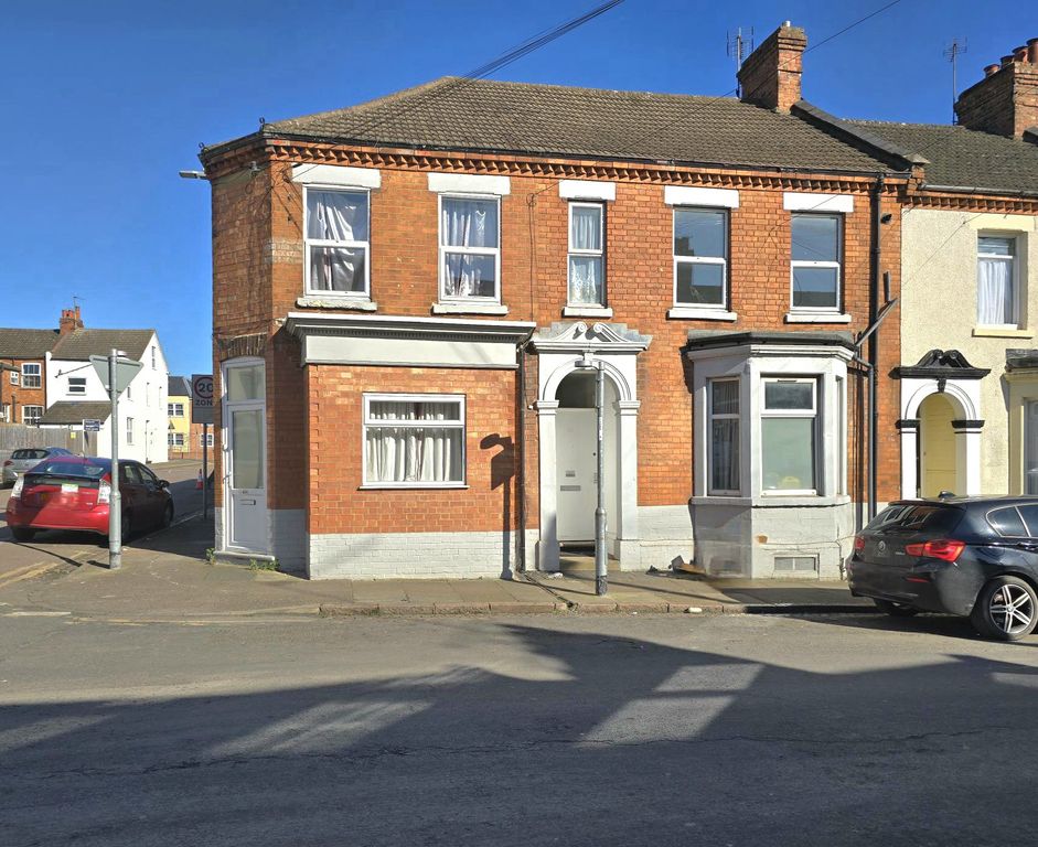 Property photo 1 of 12 Photo 5