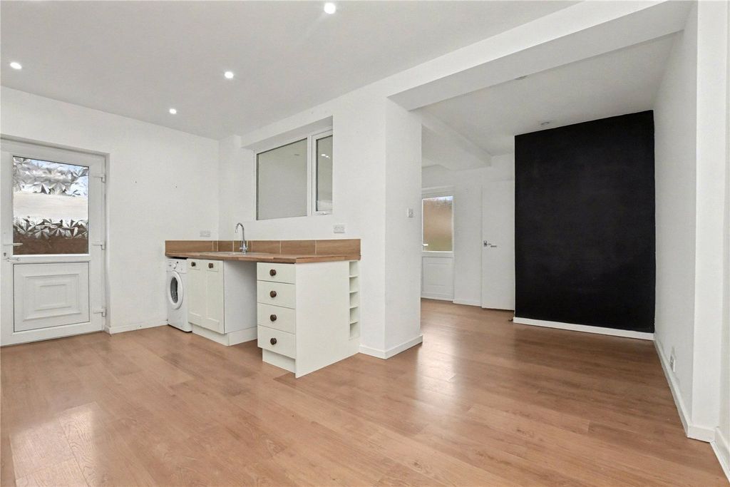 Property photo 3 of 21 Picture No. 15