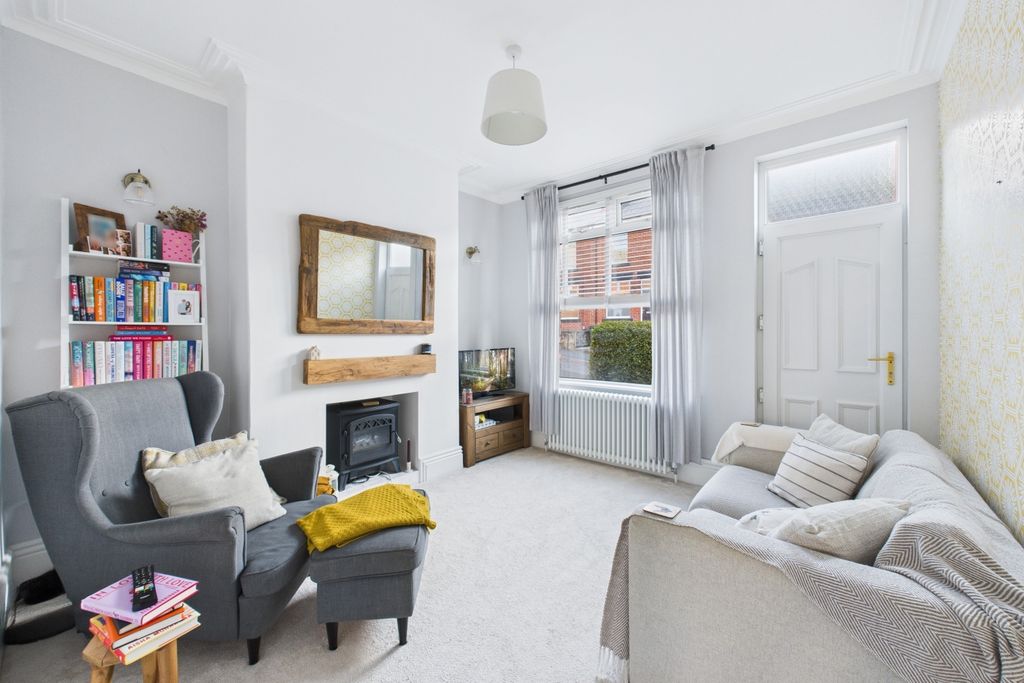 Property photo 2 of 13 Lounge