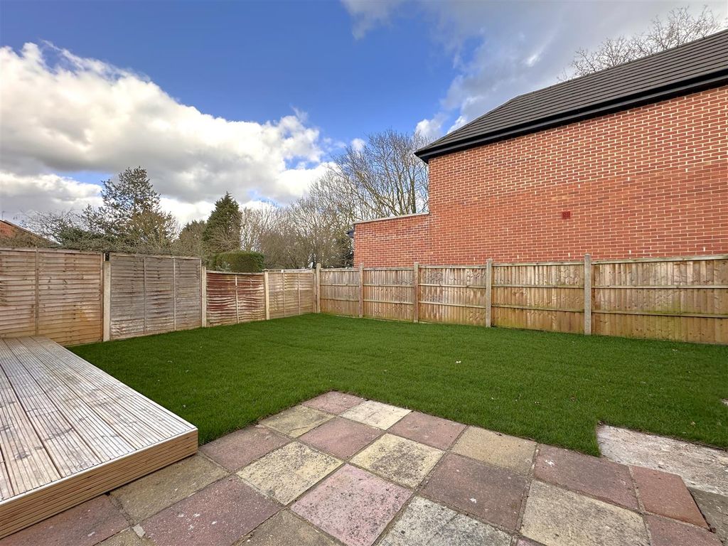 Property photo 3 of 20 Rear Garden 112