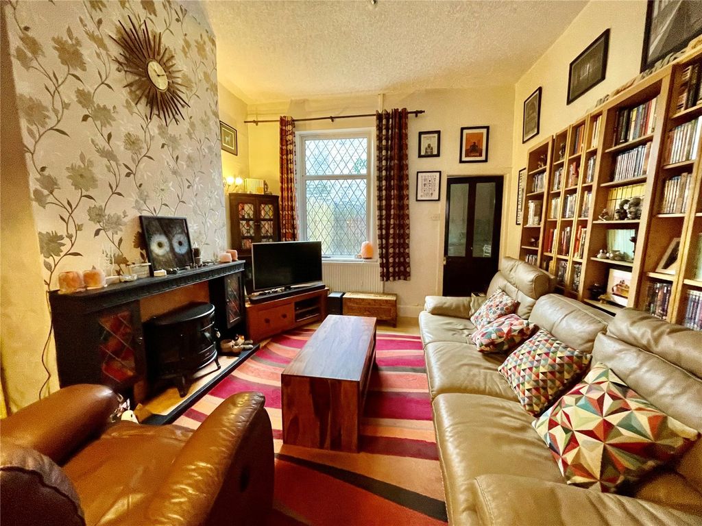 Property photo 2 of 13 Lounge