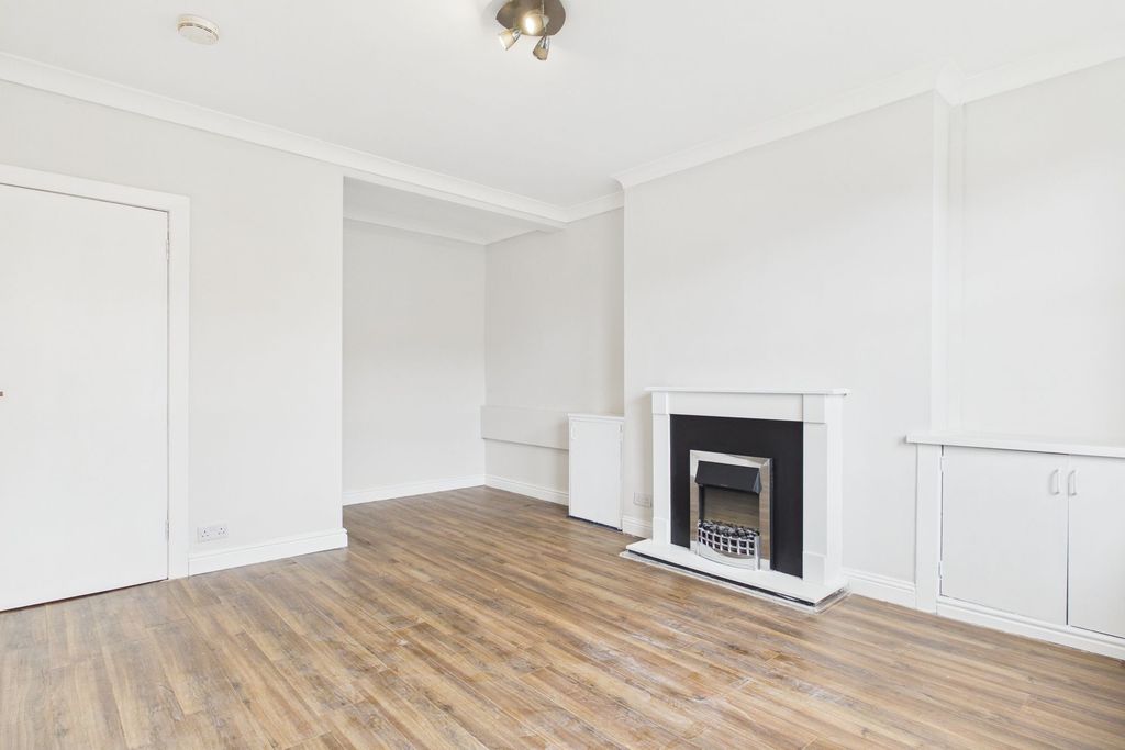 Property photo 3 of 11 Living Room