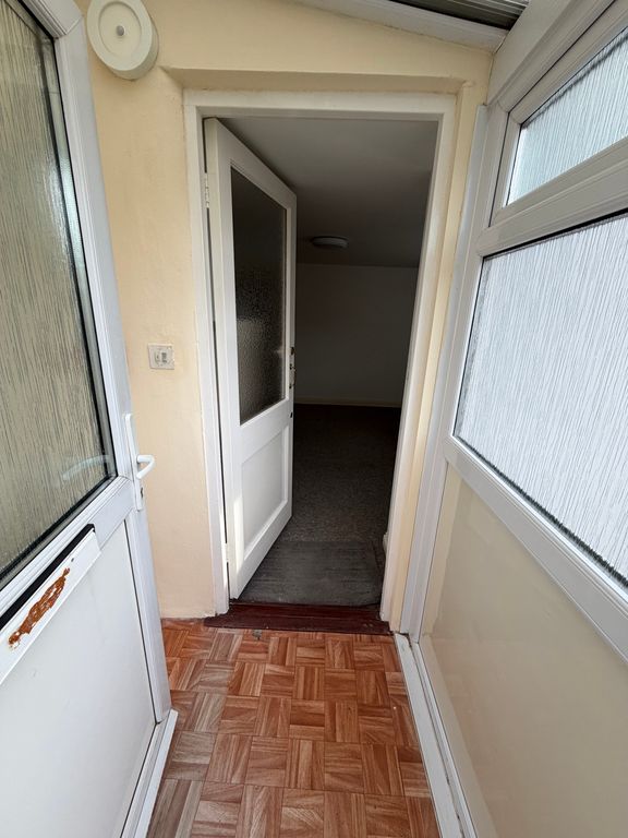 Property photo 2 of 7 Enterance