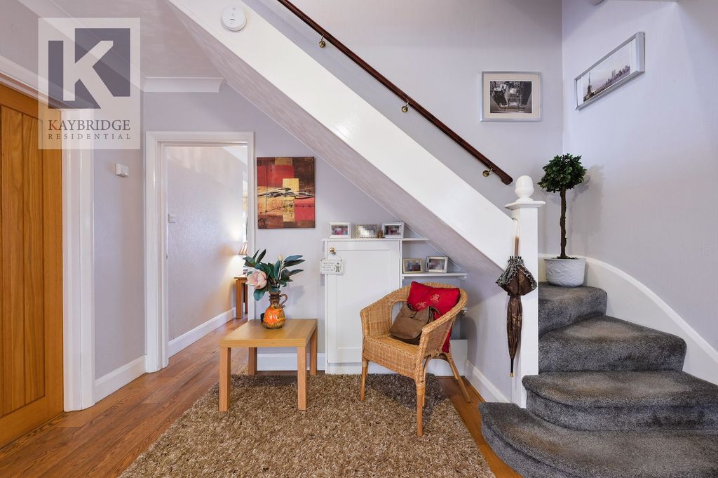 Property photo 3 of 19 Elmcroft Drive, Chessington - Kt9 1Dy