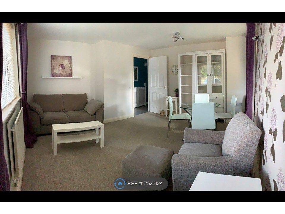 Property photo 1 of 14 Living Room