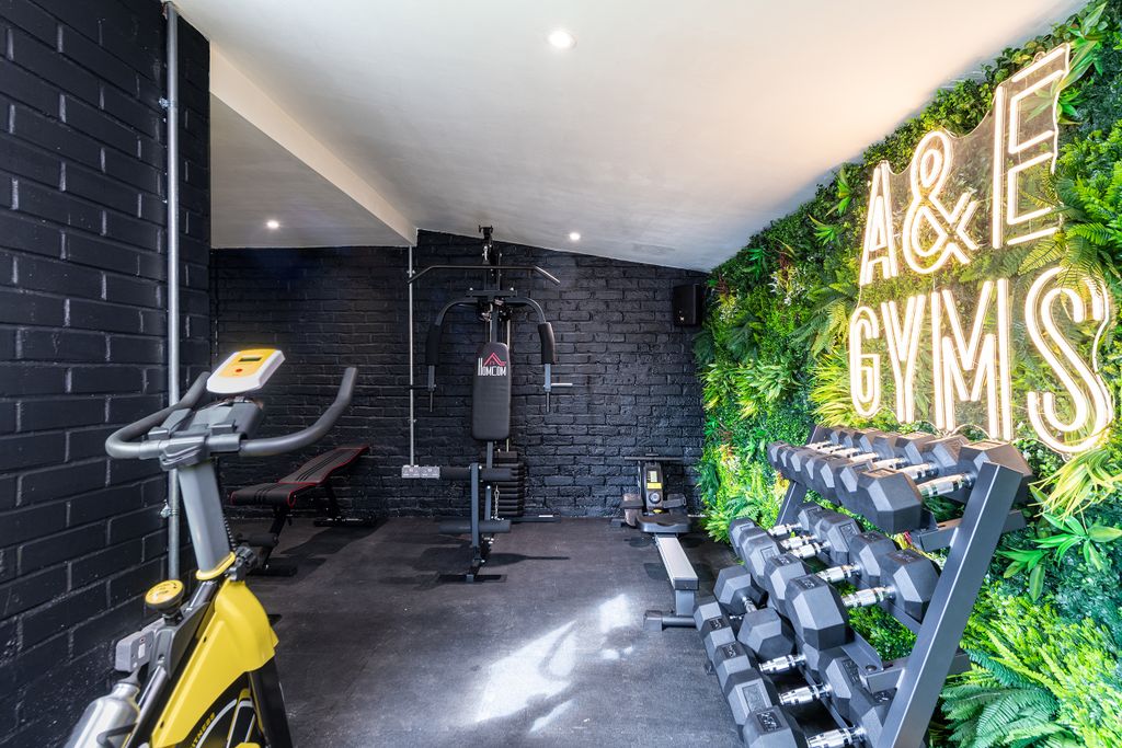 Property photo 3 of 11